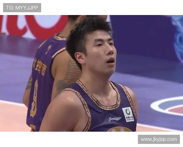 谢晖执教风云再起：从球场传奇到教练生涯的蜕变与挑战