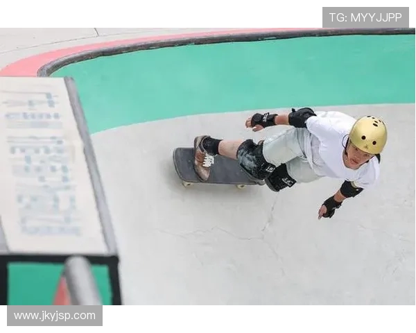 南京滑板队的灵活性探讨与滑板文化的深度融合之路