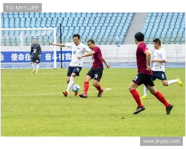 武汉足球队的默契配合揭秘：从训练到比赛的精彩瞬间分析