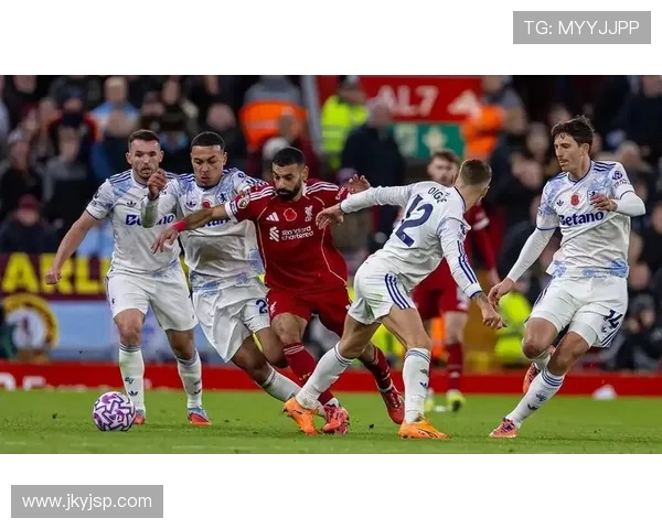 五大联赛激战正酣 各大豪门争雄 新赛季精彩纷呈 球迷热情高涨